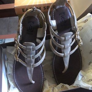 Decree Gold sandals size 7. Barely worn.